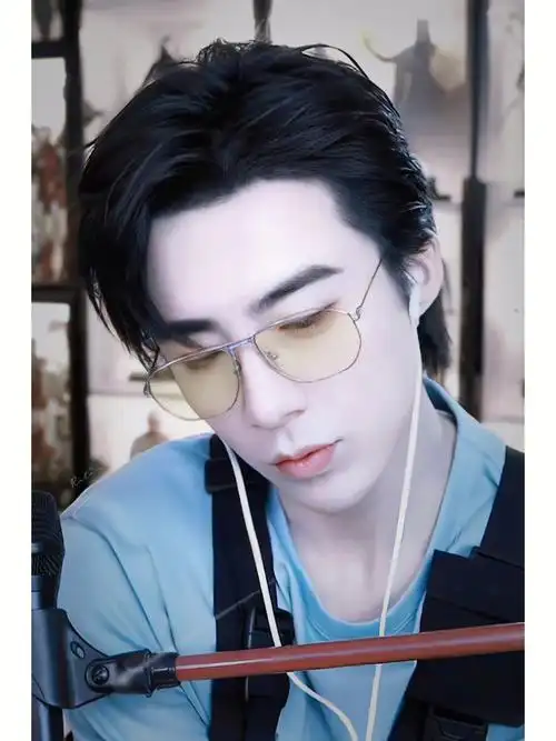 黄配蓝太洋气了吧!#摩登兄弟刘宇宁#全