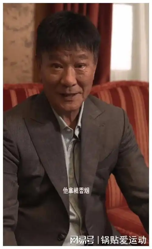 71岁李修贤用香港脚对付周润发故意抠完脚丫子接发哥递的烟