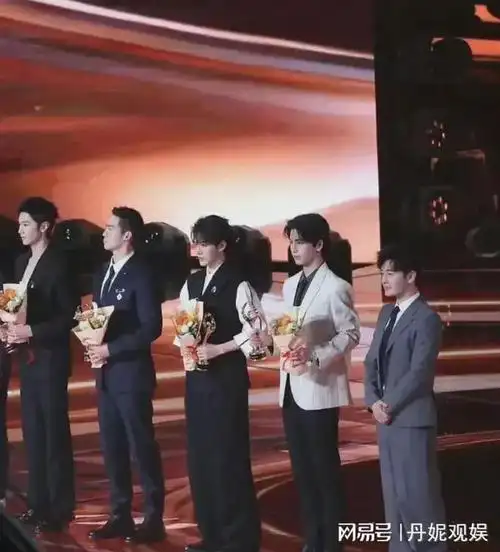 迪丽热巴矮唐嫣一头,檀健次跟再高也输,黄晓明最尴尬|胡歌|雷佳音|女