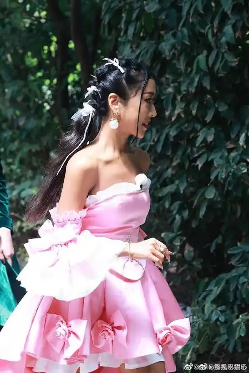 吉克隽逸公主裙路透##吉克隽逸跑男粉裙路透