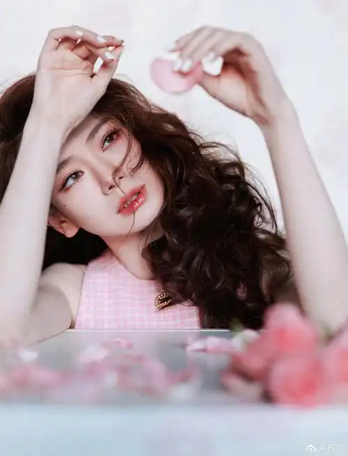 戚薇粉色芭比好美呀好像盛开在春天的玫瑰这个造型真的好甜