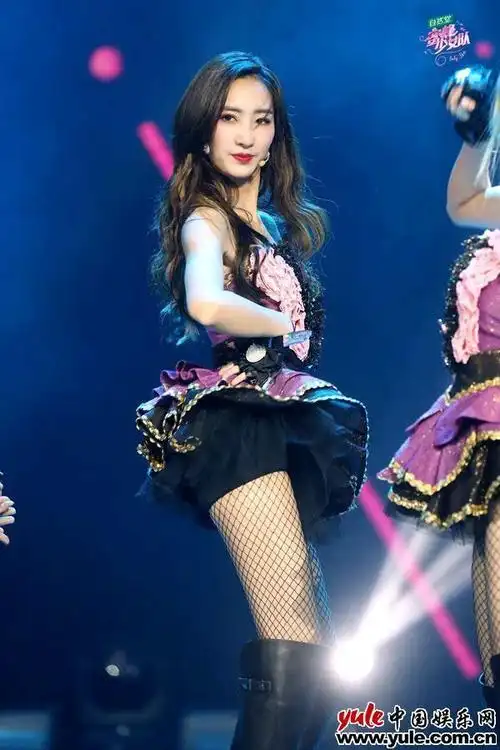 "闪耀七隆珠"张希雅舞台大放异彩