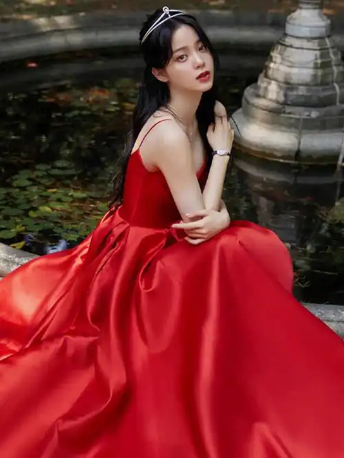 欧阳娜娜生长在城堡的野玫瑰身材超有料