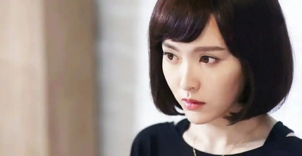 唐嫣短发造型路透