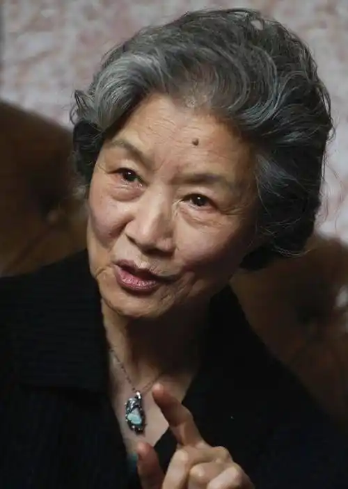 原创原创吕中23岁嫁同学今儿子是导演儿媳是影后女儿是国人骄傲