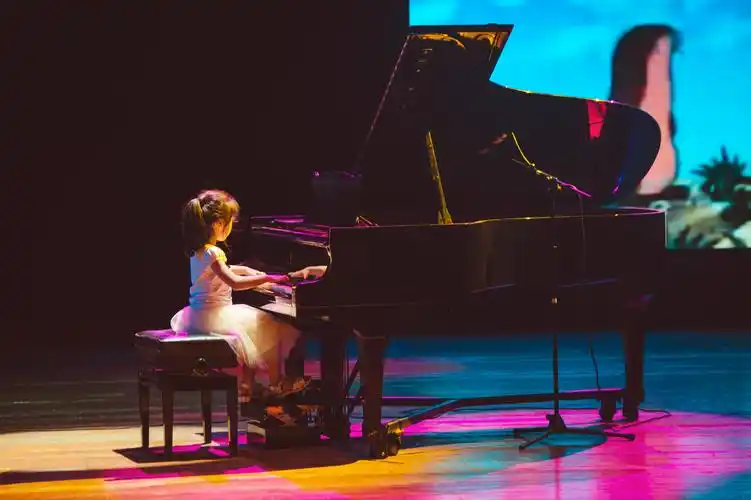 青少儿钢琴启蒙:学什么乐器呢?机构和老师怎么选?