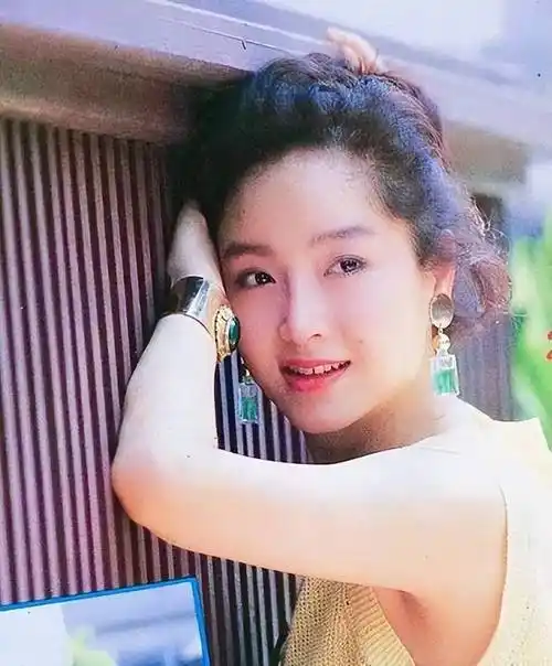 兜兜转转又过去了好几年,恬妞的事业发展得倒是不错,跻身了"台湾十大