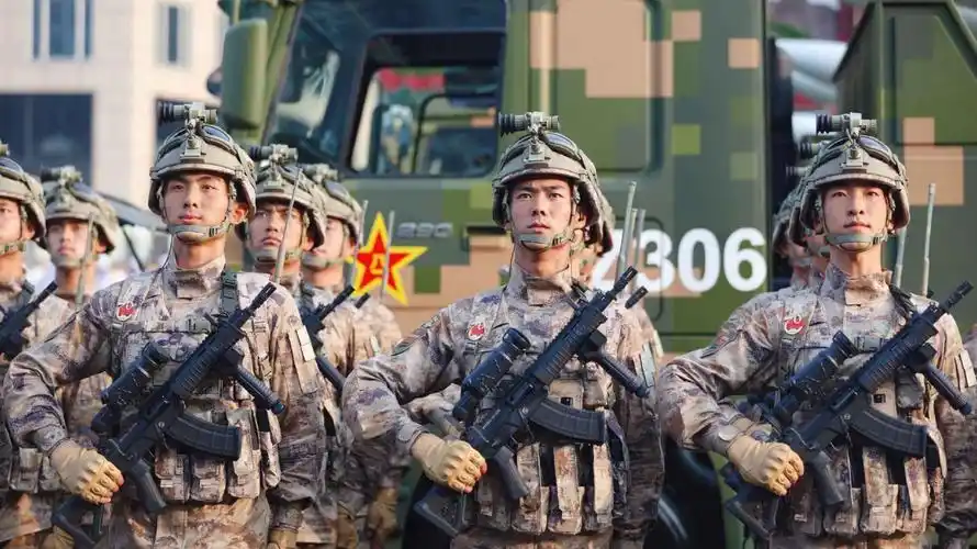 阅兵亮相的新式迷彩服将配发全军