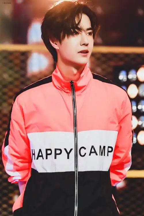 180707 快乐大本营 修图 @uniq-王一博 cr:logo