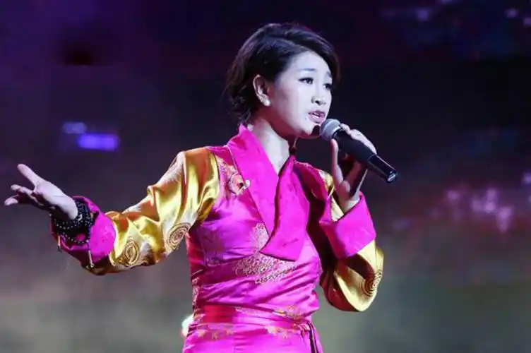 回顾降央卓玛因丈夫太帅曾疯狂倒追为爱改掉暴脾气做小女人