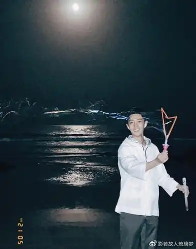 肖战更新绿洲分享海边泡泡照明媚笑容甜到每个人心里去