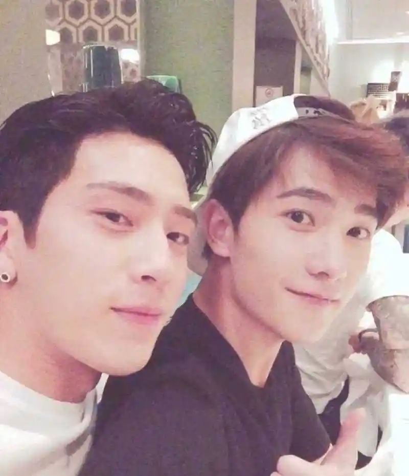 井柏然,tfboys,黄晓明,刘亦菲,王丽坤,看到最后一张沈腾对比,喜剧性笑