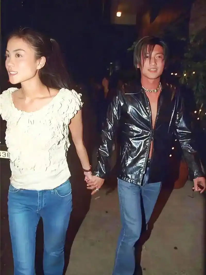 2000年的世纪牵手#记得#王菲 #谢霆锋 - 抖音