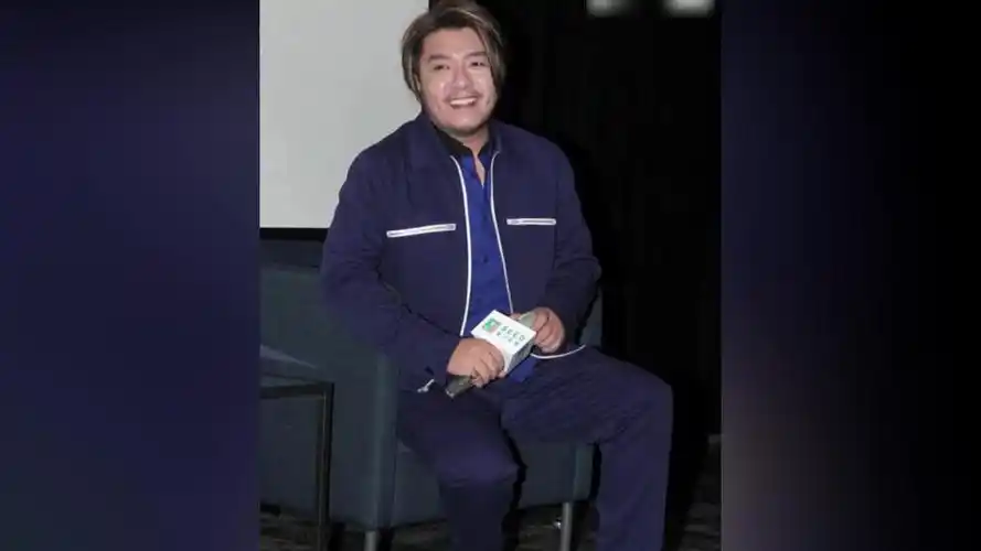 阿杜现身新歌发布会,身材发福走样认不出,网友误以为是高晓松