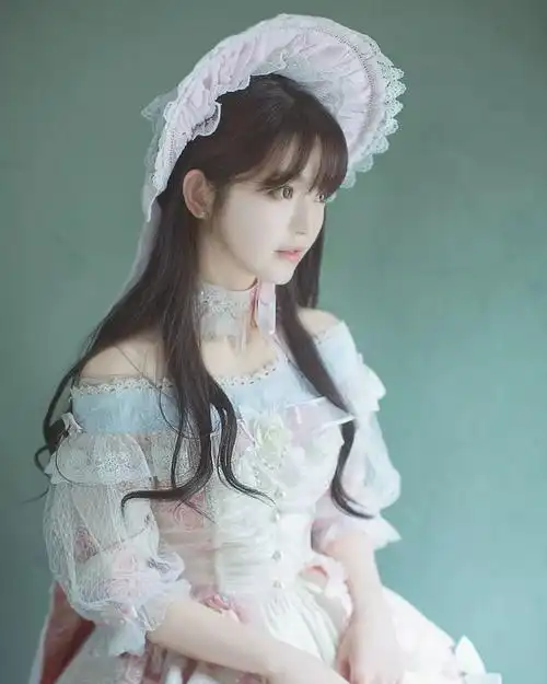 接下来,咱们还是一起欣赏下她的美照吧!