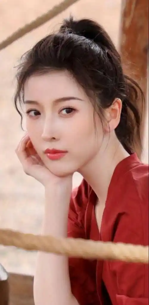 凤凰卫视美女朱梓橦,外貌甜美,气质绝佳,端庄大气,气场十足_中国_青年