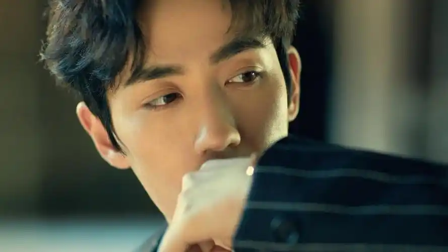 朱一龙时尚风衣写真,高清壁纸图片,大陆明星-回车桌面