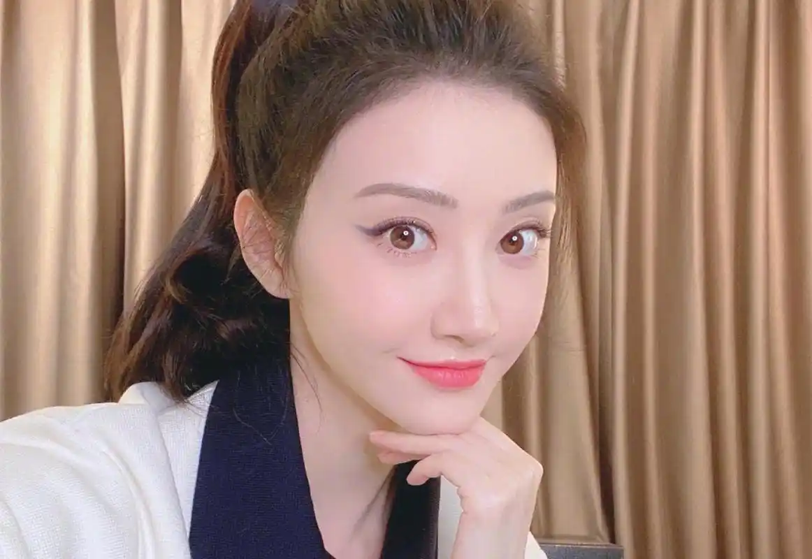 人间富贵花景甜,《沉香如屑》定妆照首晒,刘海造型翻车