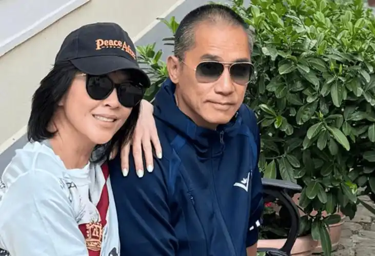 梁朝伟刘嘉玲又秀恩爱令人羡慕,60岁不生孩子,坐拥10亿房产