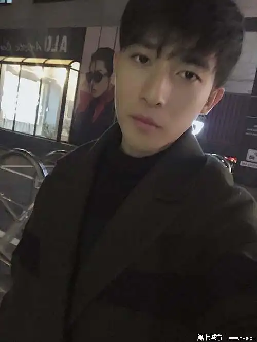 从玉面小郎君li转采于2018-04-03 15:25:20帅哥图片生活照同一人 帅气