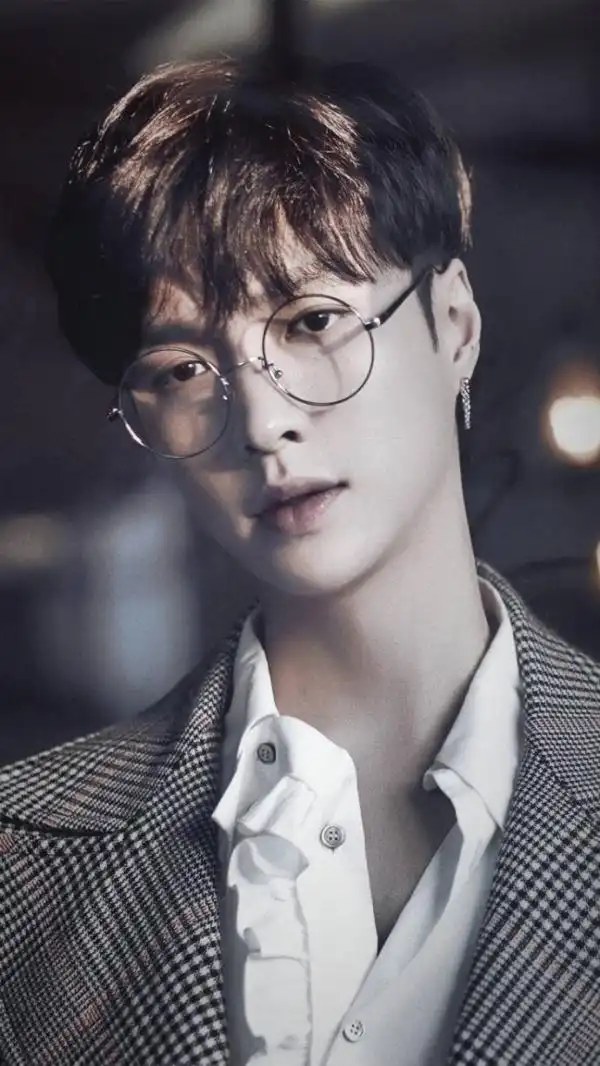 张艺兴忧郁帅气的高清图片大全小绵羊张艺兴的另类帅气