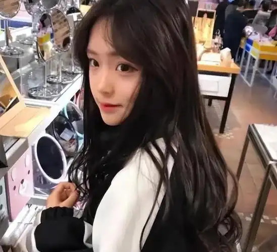 初中女生自认为"很美"的行为,老师却觉得幼稚,同学也反感|高中|初中生