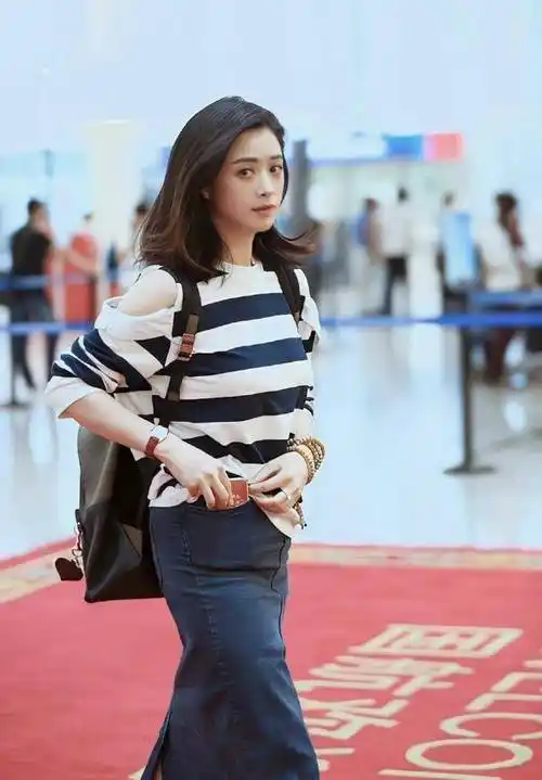 有肚子的女人别再"塞裤腰"了,学学蒋欣的藏腹穿法,洋气又显瘦_身材