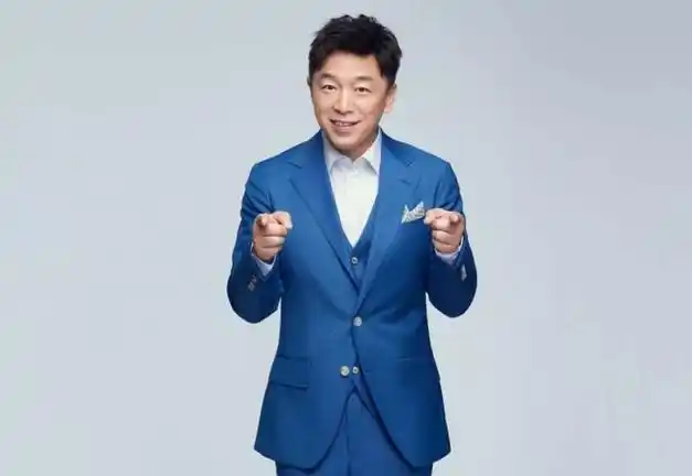 黄渤携爱妻参加隆重家宴,基因强大全家一个样,满墙茅台引关注|小欧