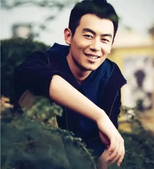 硬汉朱亚文妻子结婚8年不会做饭直言做2个女儿的爸爸相当幸福