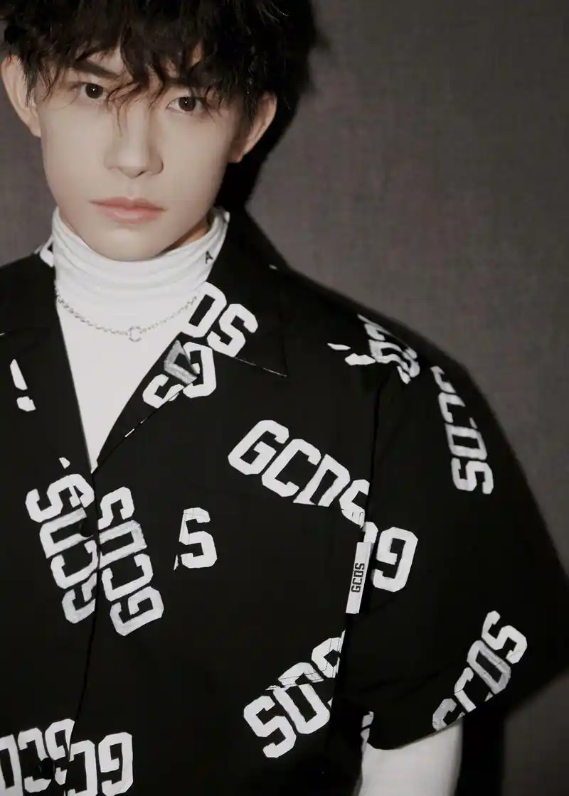 易烊千玺这组衬衫写真什么水平zt