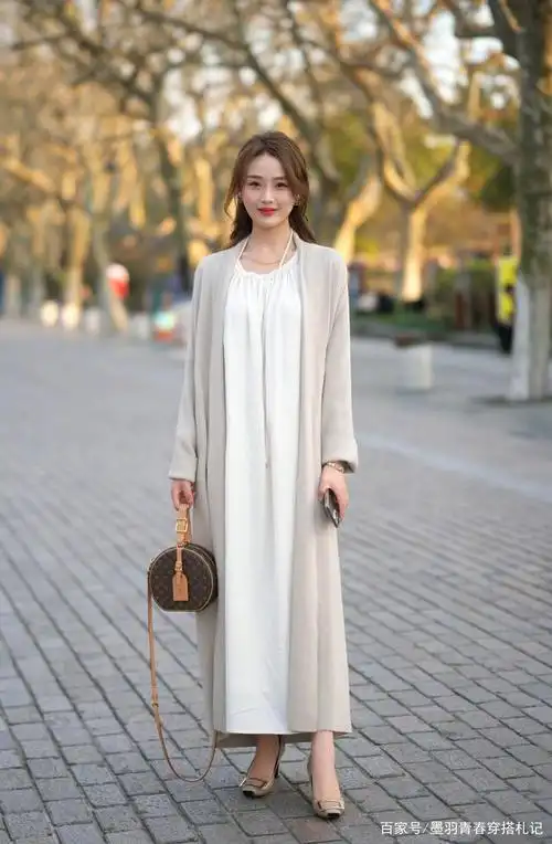 就爱看杭州素人街拍,穿搭简约透着时髦,普通人也能照着穿出气质