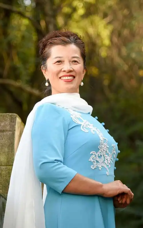 老年大学旗袍美女展风采