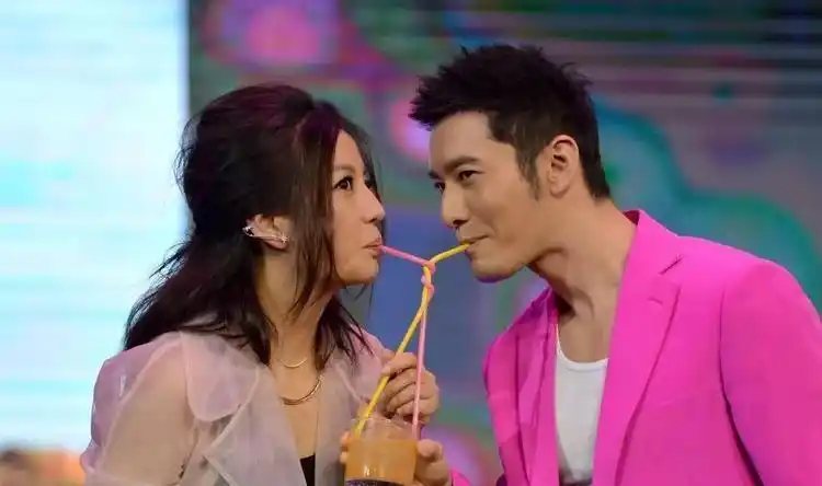 杨颖"妖娆"上线引网友猛烈抨击,黄晓明赵薇再结前缘引期待!