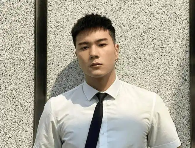 男生夏天留这几款潮流短发,阳光又帅气