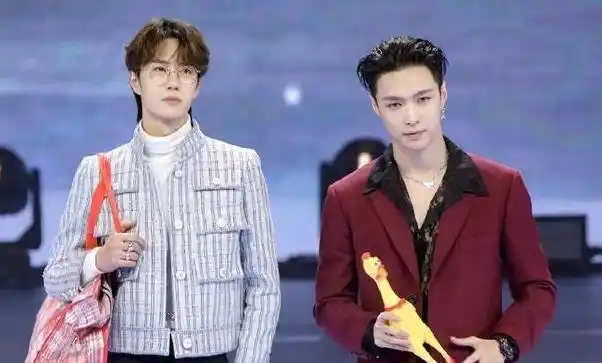 张艺兴和王一博谁跳舞好张艺兴和王一博关系好吗