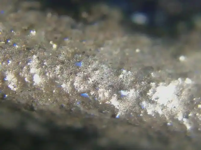 宋代汝窑玛瑙入釉之争