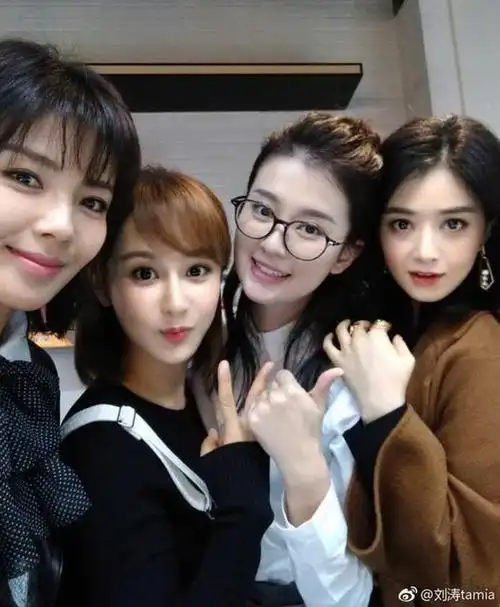 《欢乐颂》五美自拍缺王子文 安迪总攻范不减