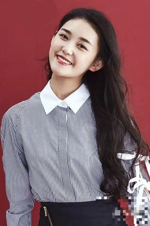 王俊凯的女朋友是是蒋依依吗?蒋依依个人资料家庭背景介绍 / 比乐族