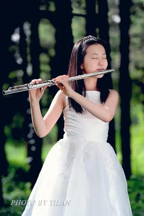 【套图】吹长笛的女孩-蜂鸟网
