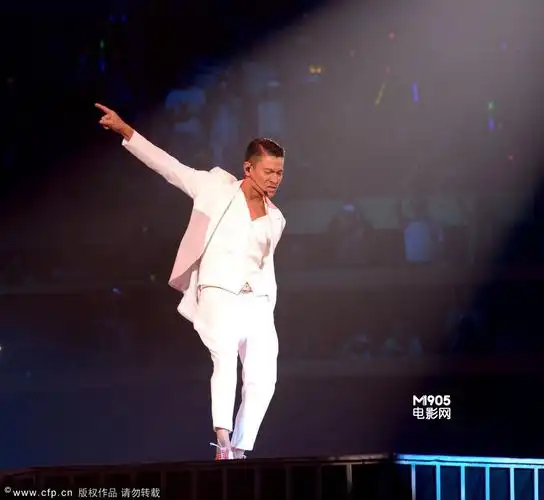 4日晚在南京,天王刘德华中国巡回演唱会南京站演出在南京