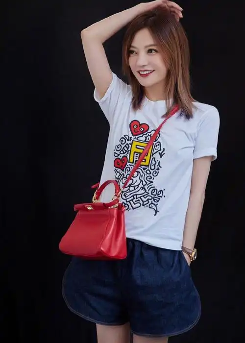 赵薇白色t恤简约风写真图片