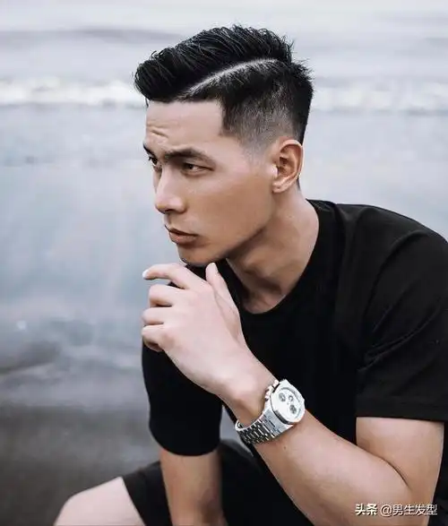 这3款发型超帅气,年轻小哥哥都适合