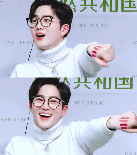 非常适合戴眼镜的爱豆文雅绅士的前辈感真的太让人心动了