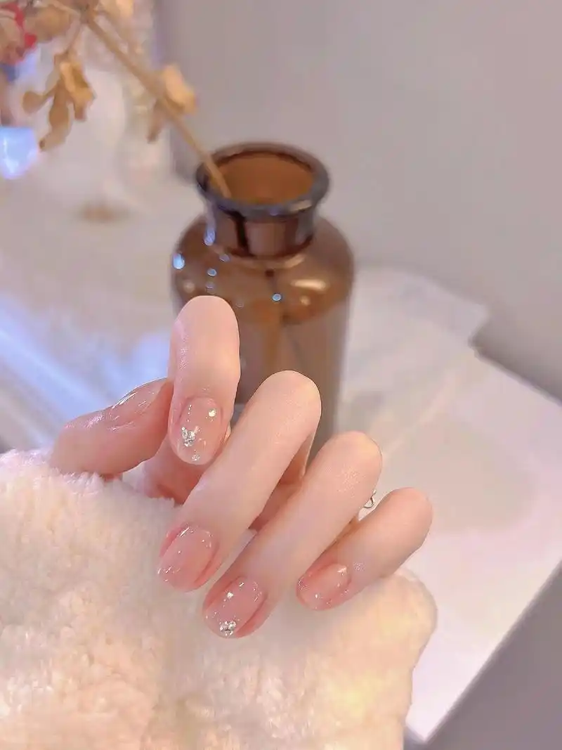 短指甲也可以这么美 #仙女必备 夏季显白美甲#美出高级感 - 抖音