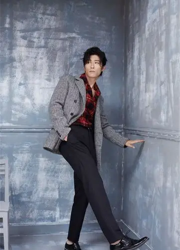 窦骁封面大片曝光 笑容暖力max