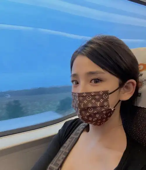 网红口罩女个性时尚潮牌印花彩色一次性防护三层熔喷布2021新夏款潮牌