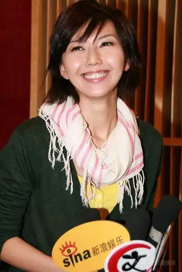 燕姿赴京为《一个人的奥林匹克》录制主题曲