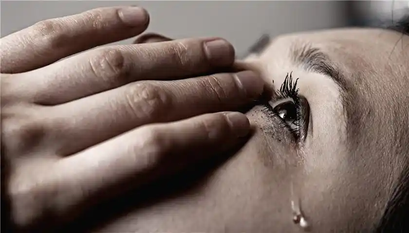 难过伤心时请尽情泪流