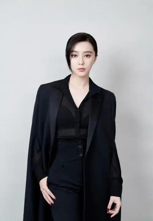范冰冰真有"国际范",身穿黑色西服套装干练时尚,还是那么美