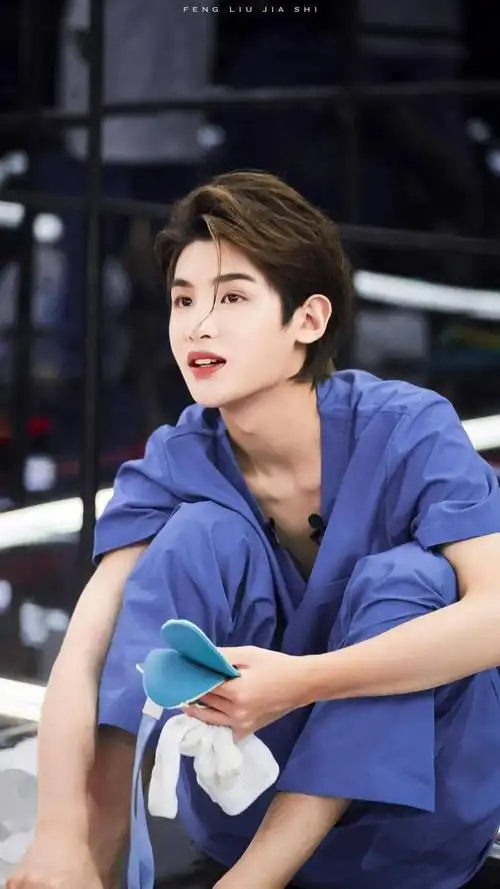 手机壁纸黄明昊